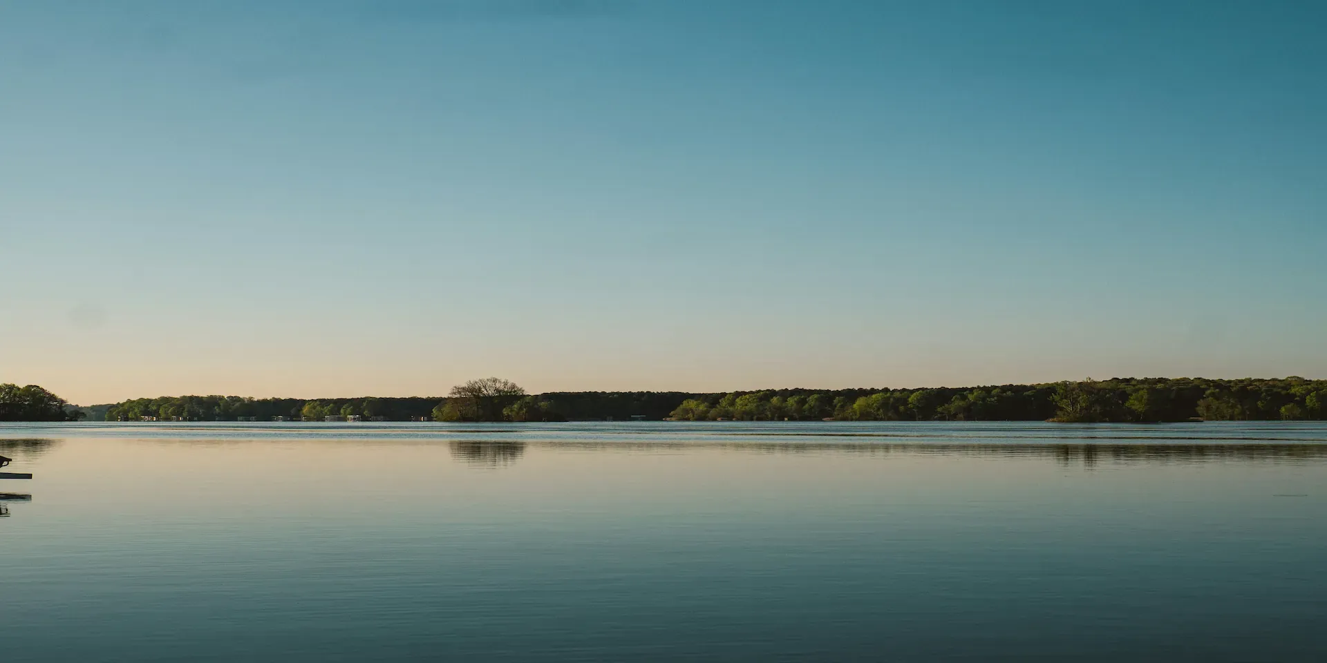 Laguna limpia y mantenida